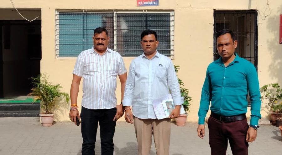 घर से भागकर महाराष्ट्र के खेतों में काम करने वाले चार नाबालिग बच्चों को पुलिस ने लाकर परिजनों को सौंपा