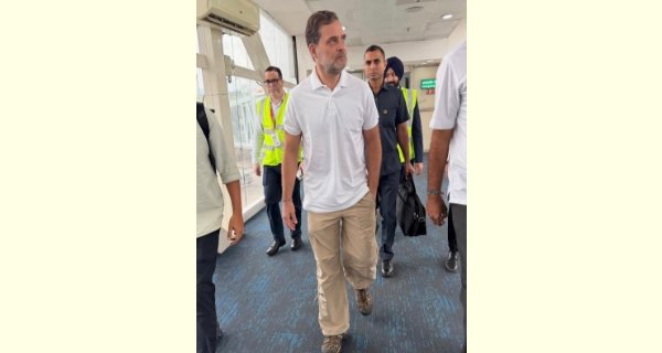 राहुल गांधी इंदौर पहुंचे