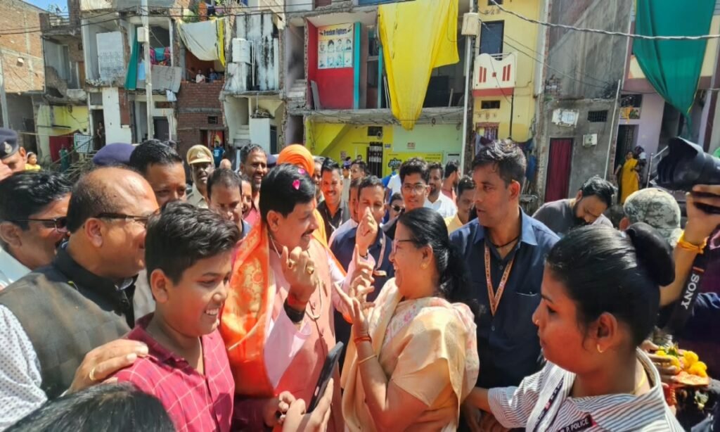 लोगों के जहां मकान टूटे वहां सीएम का ज्यादा स्वागत
