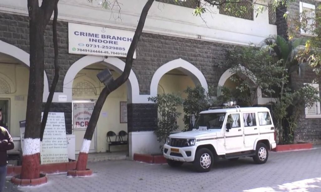 22 तोला सोना लूटने का पुलिस पर आरोप लगाने वाला व्यापारी अब क्राइम ब्रांच की हिरासत में