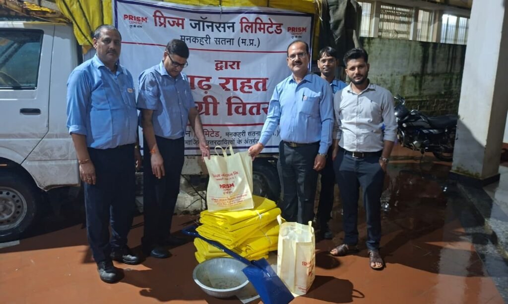 बाढ़ प्रभावितों की मदद के लिए सीमेंट कंपनियों ने उपलब्ध कराई राहत सामग्री
