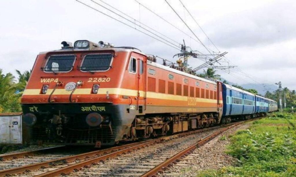 इंदौर-मुंबई के यात्रियों को राहत, स्पेशल ट्रेनों के फेरे फिर बढ़े