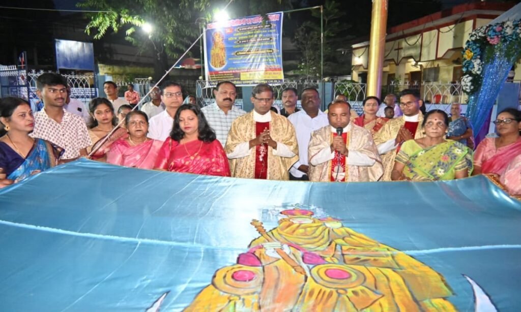 पूर्ण समर्पण और विश्वास की प्रतीक हैं माता मरियम : फा. रॉक मारियन