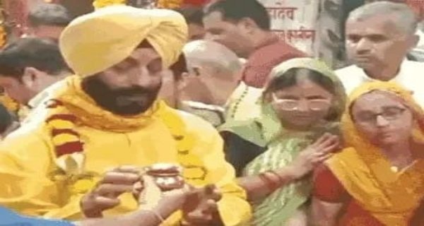 पूर्व केंद्रीय मंत्री मनिंदरजीत सिंह बिट्टा ने पीतांबरा पीठ में दर्शन किए