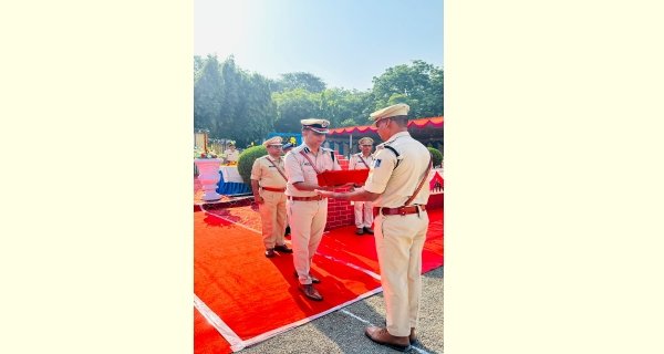 शहीद स्मारक पर दी गई भावभीनी श्रद्धांजलि