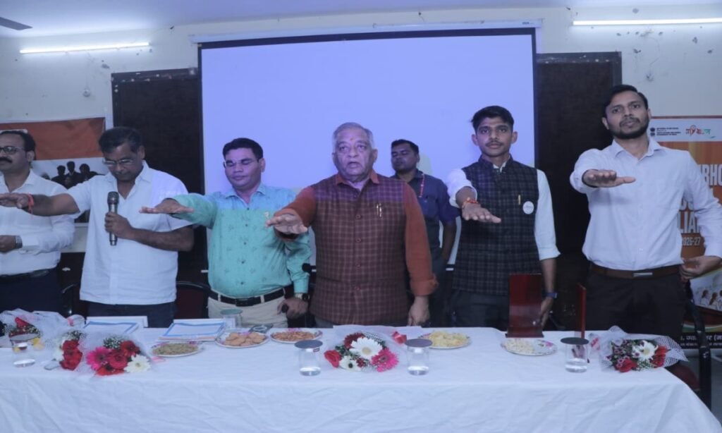 युवा संवाद में युवा नागरिकों ने ली लोकतंत्र की शपथ